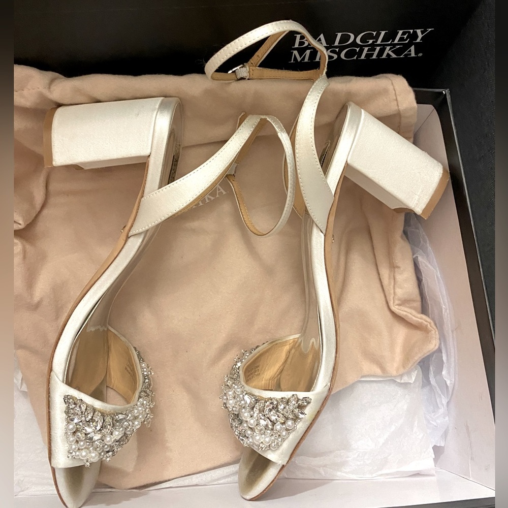 Badgley mischka heels